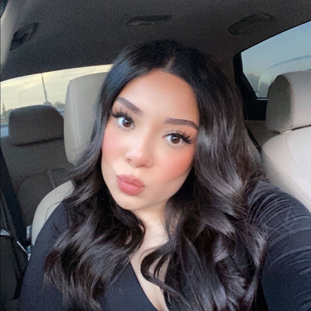 Meet your Posher, Paola